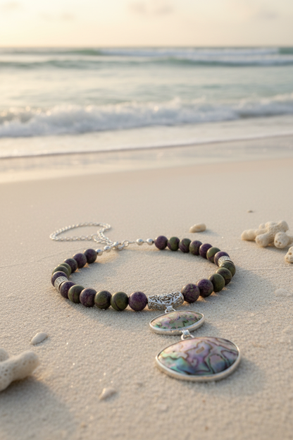 Opaline Reef Necklace en la playa